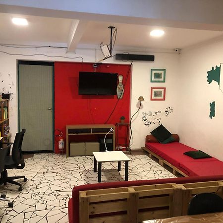 Hostel Calabria Na Vila Madalena Junto A Alegria Da Vila São Paulo Exterior foto